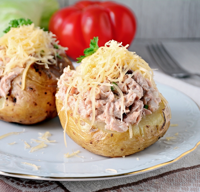 Запеченный картофель с тунцом, как приготовить по рецепту пошагово с фото