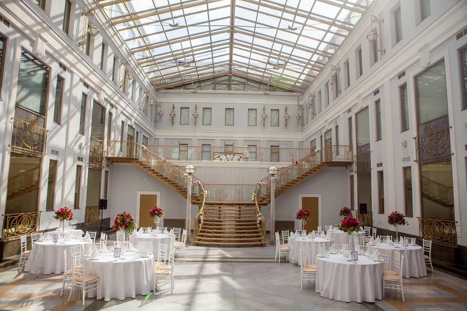 Атриум в Толстом сквере