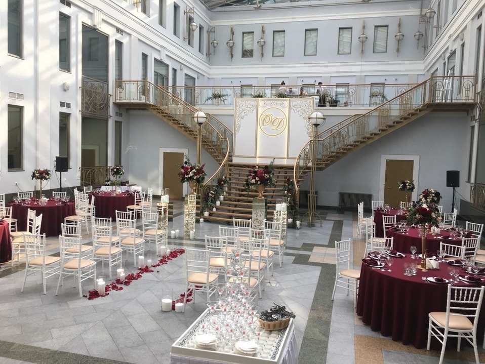 Атриум в Толстом сквере