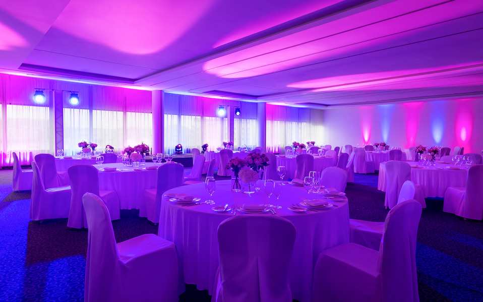 Crowne Plaza банкетный зал