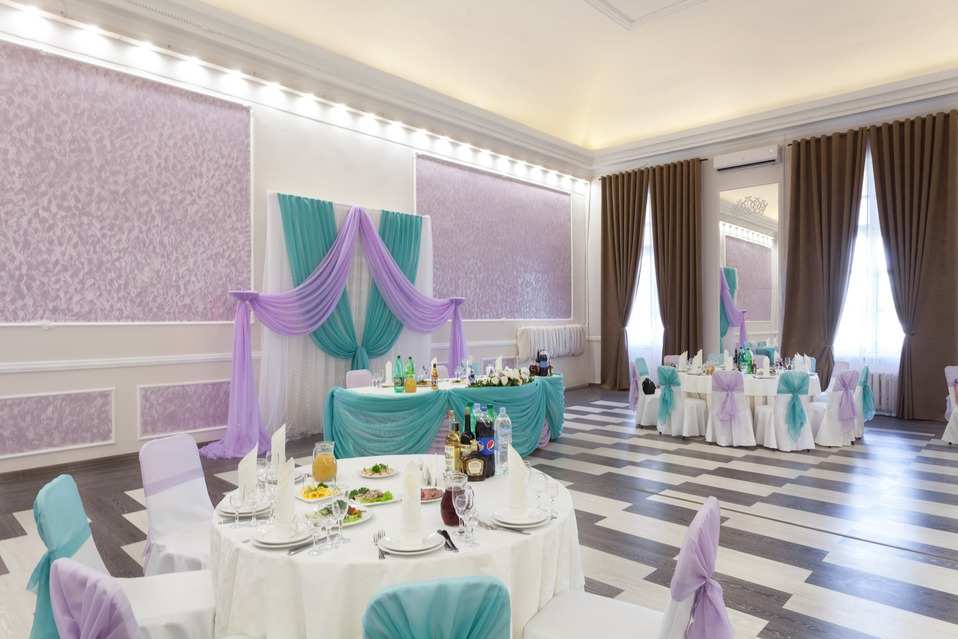 Тиара банкетный зал
