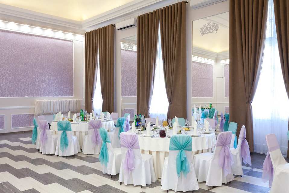 Тиара банкетный зал