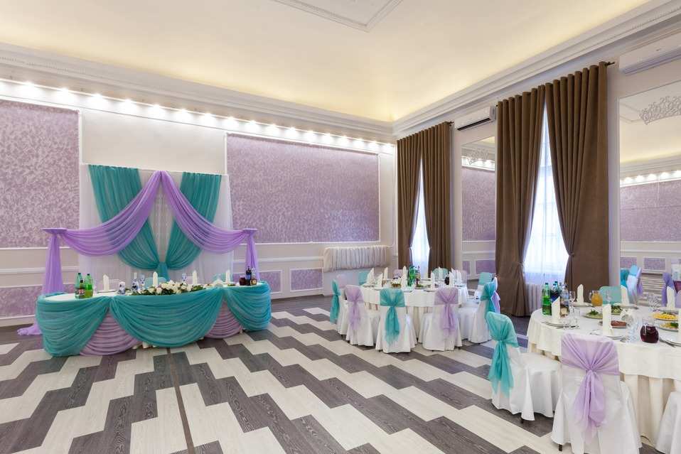 Тиара банкетный зал