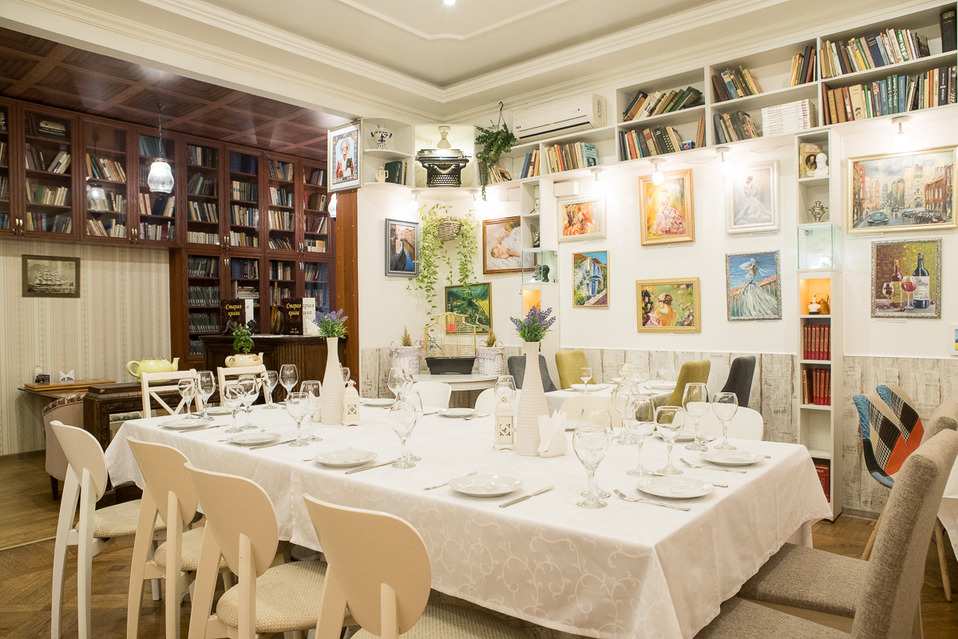 Банкетный зал на Петроградке у театра Миронова