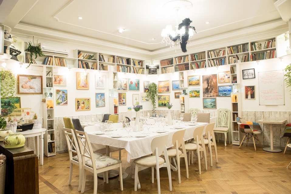 Банкетный зал на Петроградке у театра Миронова