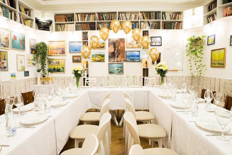 Банкетный зал на Петроградке у театра Миронова