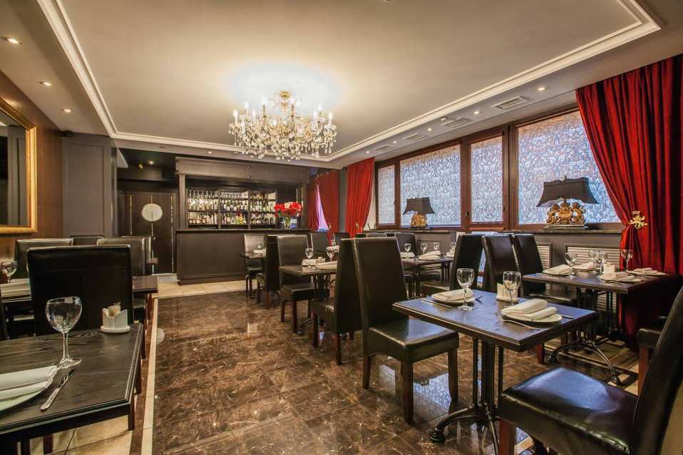 Фаворит банкетный зал на просп. Юрия Гагарина 1