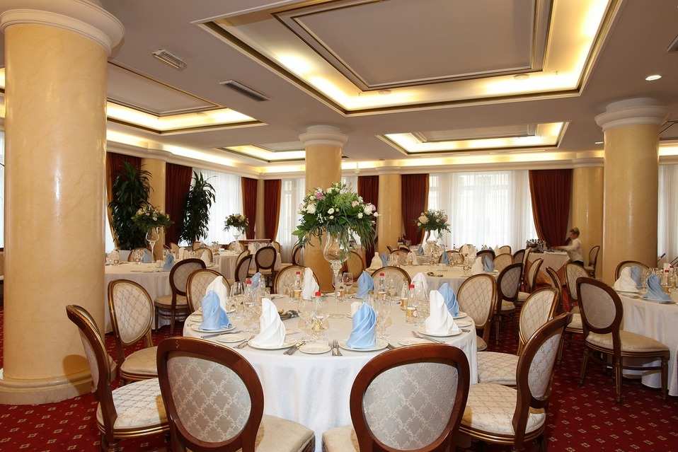 Константиновский дворец банкетный зал