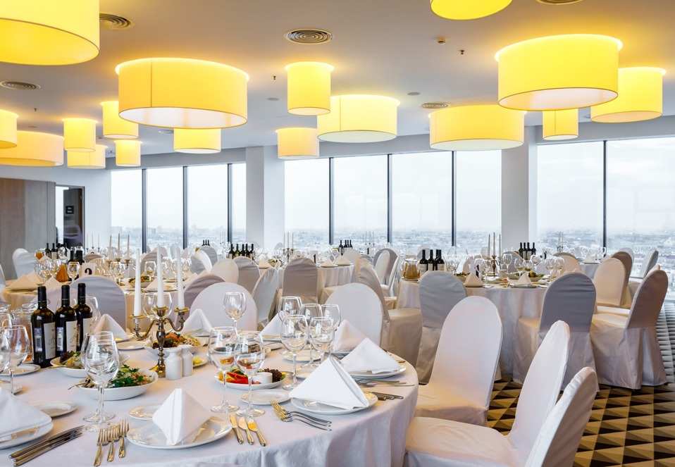 Азимут отель банкетный зал