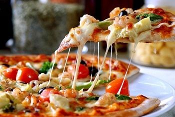 Какой сыр используют для пиццы, чтобы плавился и тянулся