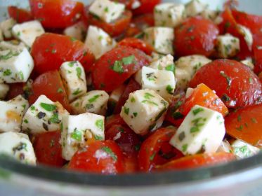 Салат с помидорами черри и сыром моцарелла рецепт с фото пошагово