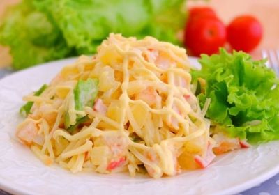 Салат с ананасом с креветками в домашних условиях, пошаг Салат в ананасе с креветками рецепт с фото пошагово