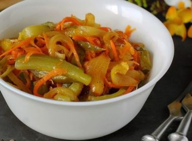 Салат из вареной моркови и маринованных огурцов Салат из вареной моркови и маринованных огурцов рецепт с фото