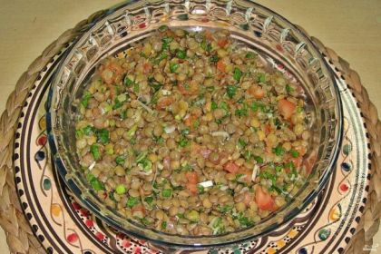 Салат из чечевицы с помидорами рецепт с фото пошагово 
