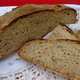 Пшенично-ржаной хлеб с семечками на закваске