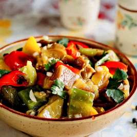 Салат из печеных овощей в духовке