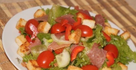 Салат с беконом сыром и сельдереем рецепт с фото