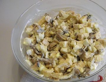 Салат из курицы и грибов шампиньонов Салат из курицы и грибов шампиньонов рецепт с фото пошагово