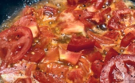 Тушеные помидоры с чесноком на сковороде рецепт с фото пошагово 