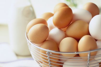 Как определить свежесть яйца в стакане с водой, способы проверки свежести яиц