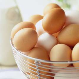 Как определить свежесть яйца в стакане с водой