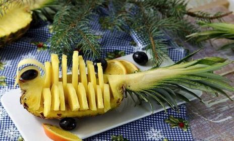 Как правильно и красиво нарезать ананас к столу
