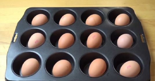 Сколько варить яйца в духовке