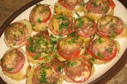 Картофель запеченный с мясом и помидорами в духовке рецепт с фото пошагово