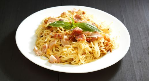 Карбонара классическая с беконом Рецепт классической карбонары с яйцом, беконом и сыром, приготовить в домашних условиях