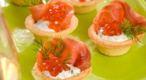 Тарталетки с икрой и семгой Тарталетки с икрой и семгой, как приготовить по рецепту пошагово с фото