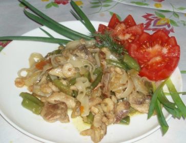 Рисовая лапша с креветками и курицей рецепт с фото пошагово