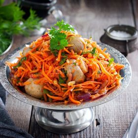 Салат с шампиньонами и корейской морковью Салат с шампиньонами и корейской морковью, морковью и луком, рецепт с фото, пошагово