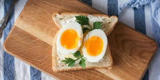 Сколько по времени варить яйца в мешочек, секреты приготовления 