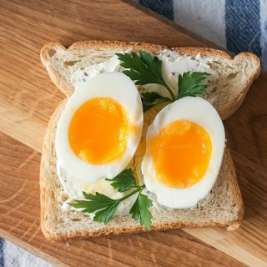Сколько по времени варить яйца в мешочек