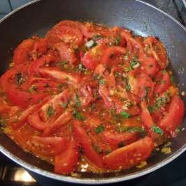 Тушеные помидоры с чесноком и луком для похудения