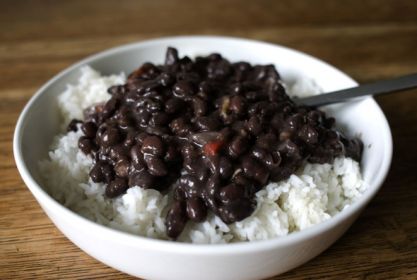 Черные бобы с рисом по Кубински Черные бобы с рисом по Кубински - рецепт с фото