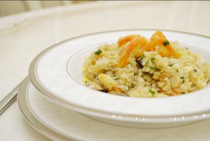 Рис по Тайски с курицей, яйцом и креветками - рецепт с фото и видео