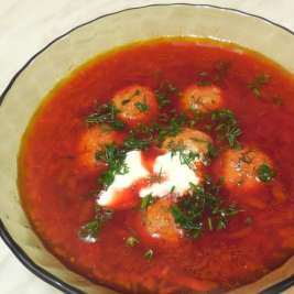 Свекольный суп с фрикадельками