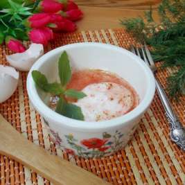 Яичница по-турецки с йогуртом
