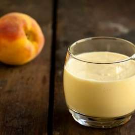 Персиковый смузи с молоком