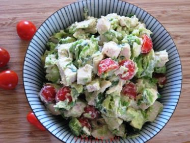 Салат с авокадо и куриной грудкой Салат с авокадо и куриной грудкой, рецепт с фото, пошагово
