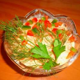 Салат из вареной моркови и маринованных огурцов