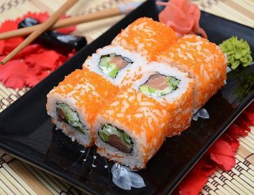 Гид по выбору доставки роллов в Перми