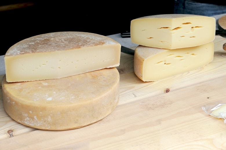 Отличие сыра от сырного продукта