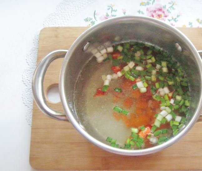 Китайский суп с лапшой и курицей