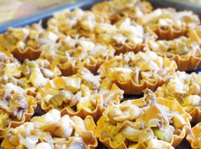 Тарталетки с курицей грибами и сыром в духовке рецепт с фото пошагово |  Make Eat