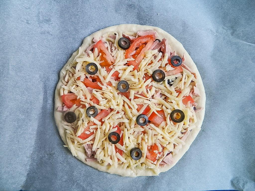 пицца с колбасой рецепт фото