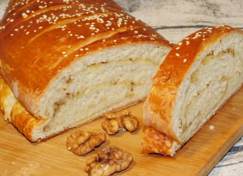 Белый хлеб с сыром