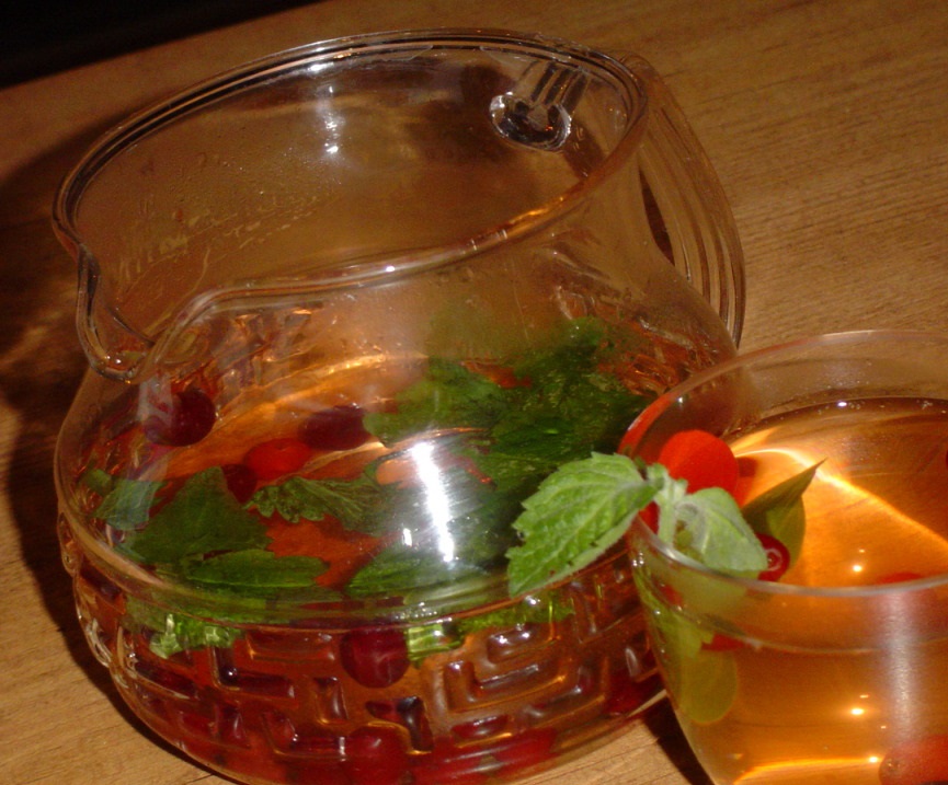 Чай с клюквой и мелиссой