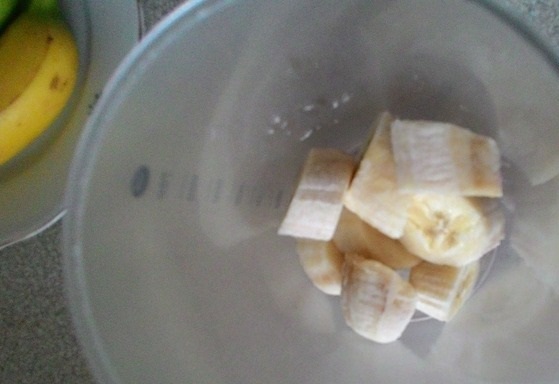 Черничный смузи с бананом